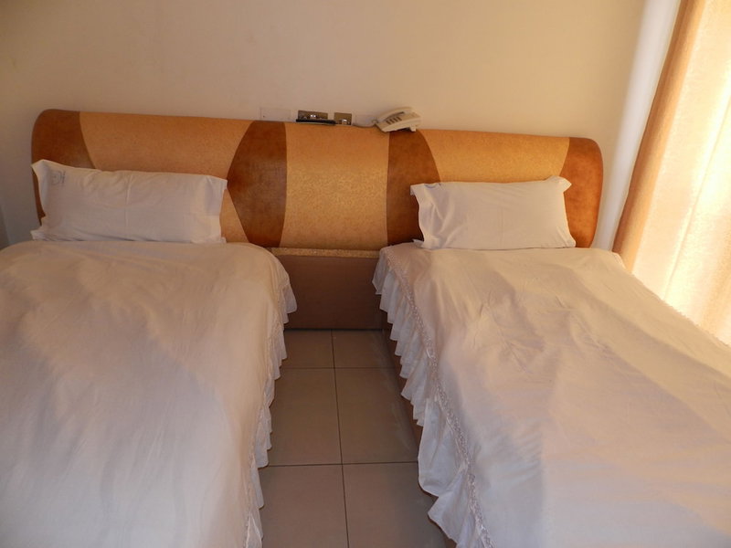 Hotel Jfrigh, Kampala, Уганда
