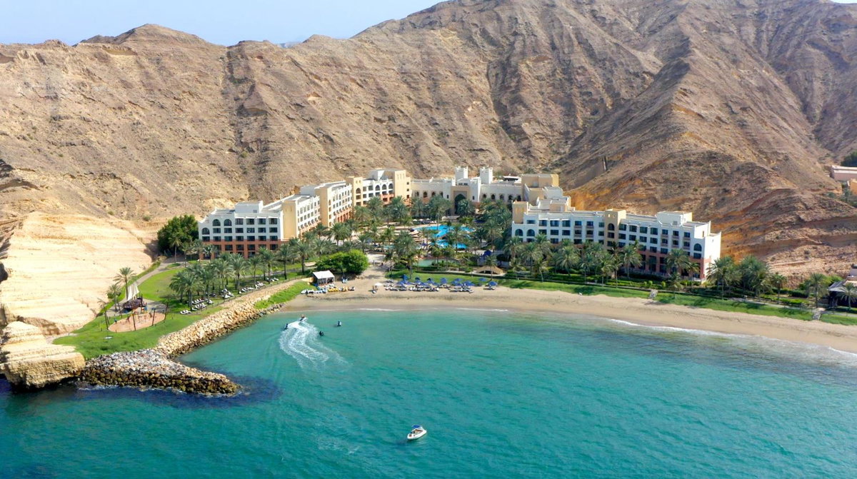 Отель · DoubleTree By Hilton Muscat Al Waha, Muscat