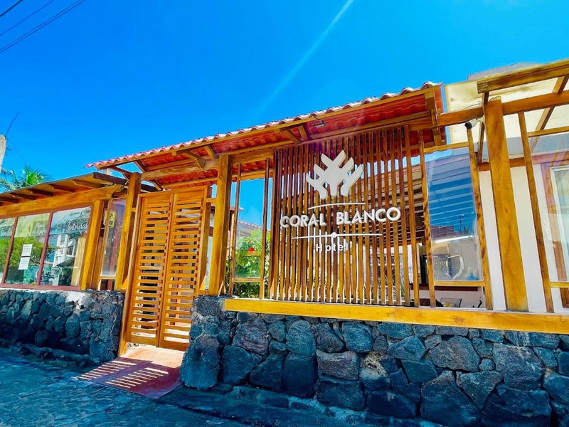 Hotel Coral Blanco with high speed internet Starlink and Galapagos Tour Operator, Puerto Villamil, Ecuador