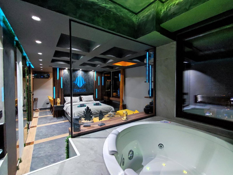 PentLux - SPA Penthouse in the heart of Skopje, Skopje, North Macedonia