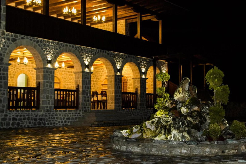 The House of the Miyaks, Rostuša, Macedonia del Norte