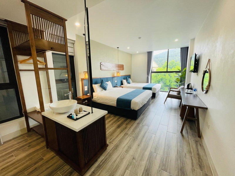 The Light Hotel, Ha Long, Vietnam