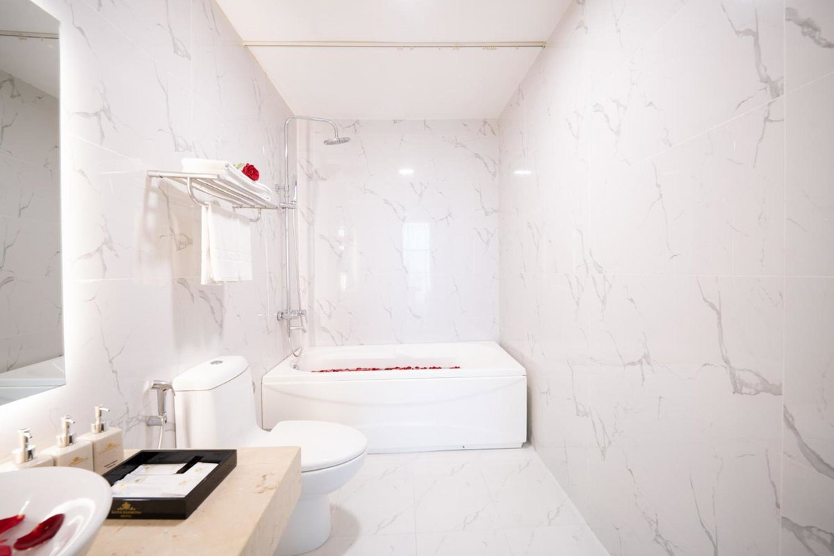 Solara Diamond Hotel, Viêt Nam