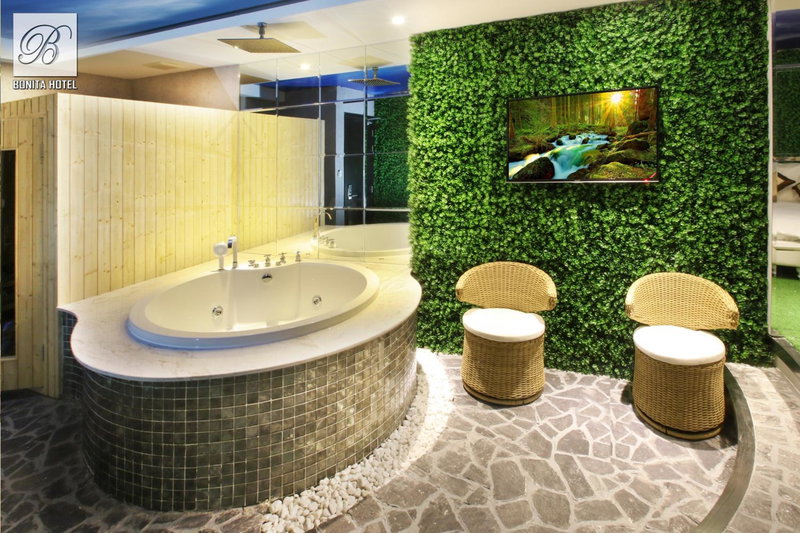 Collection O District 10 - Bonita Grand Hotel, Ho Chi Minh City, Vietnam