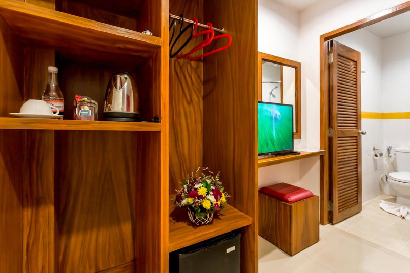PJ Patong Resortel, คาทุ, ประเทศไทย