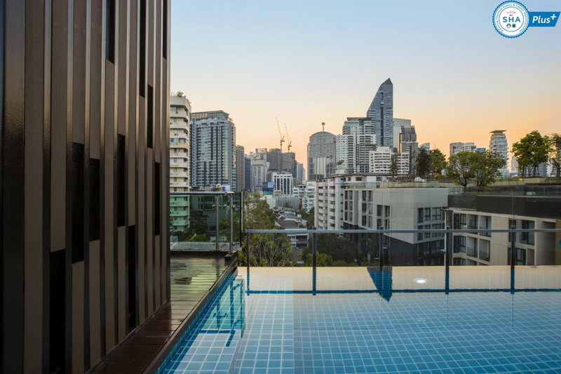 Adelphi Forty-Nine, Makkasan, Thailand