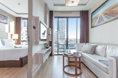 Adelphi Forty-Nine, Makkasan, Thailand