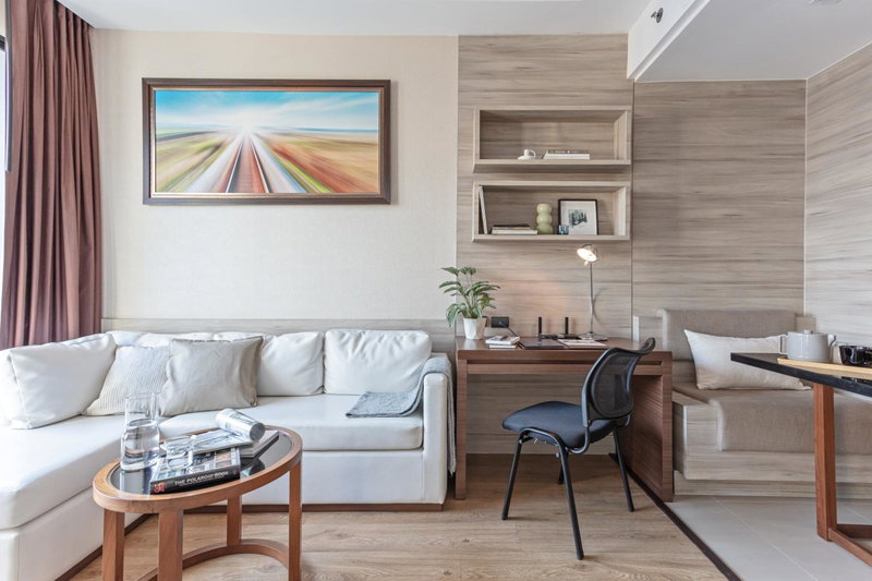 Adelphi Forty-Nine, Makkasan, Thailand