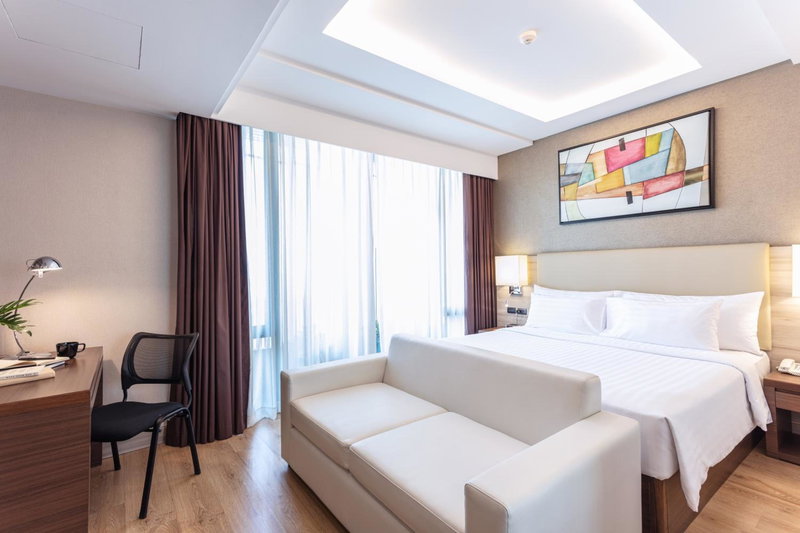 Adelphi Forty-Nine, Makkasan, Thailand