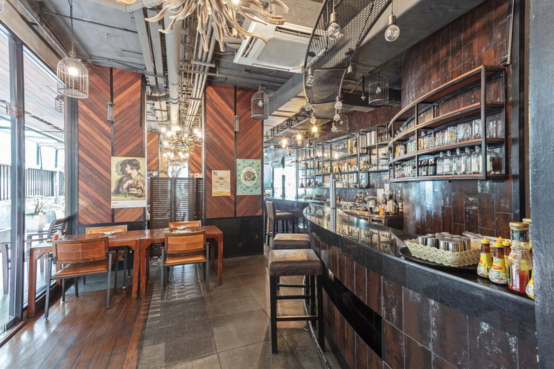 Adelphi Forty-Nine, Makkasan, Thailand