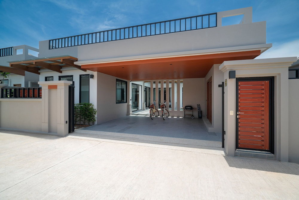Hotel · Rawayana Central Park Villas, Ban Chalong