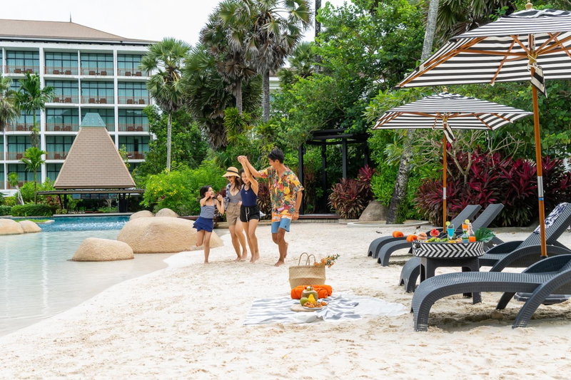 Naithonburi Beach Resort, Kathu, Thailand