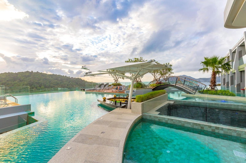 Crest Resort & Pool Villas, Kathu, Thailand