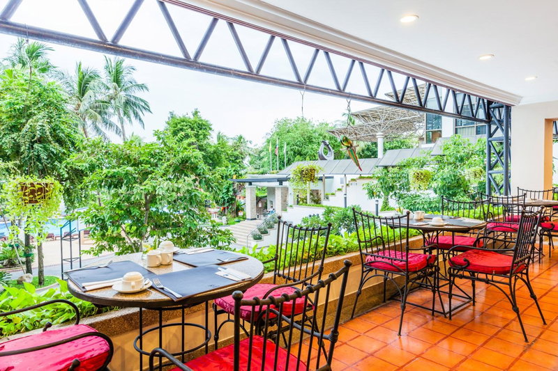 Cholchan Pattaya Beach Resort - SHA Extra Plus, Bang Lamung, Thailand
