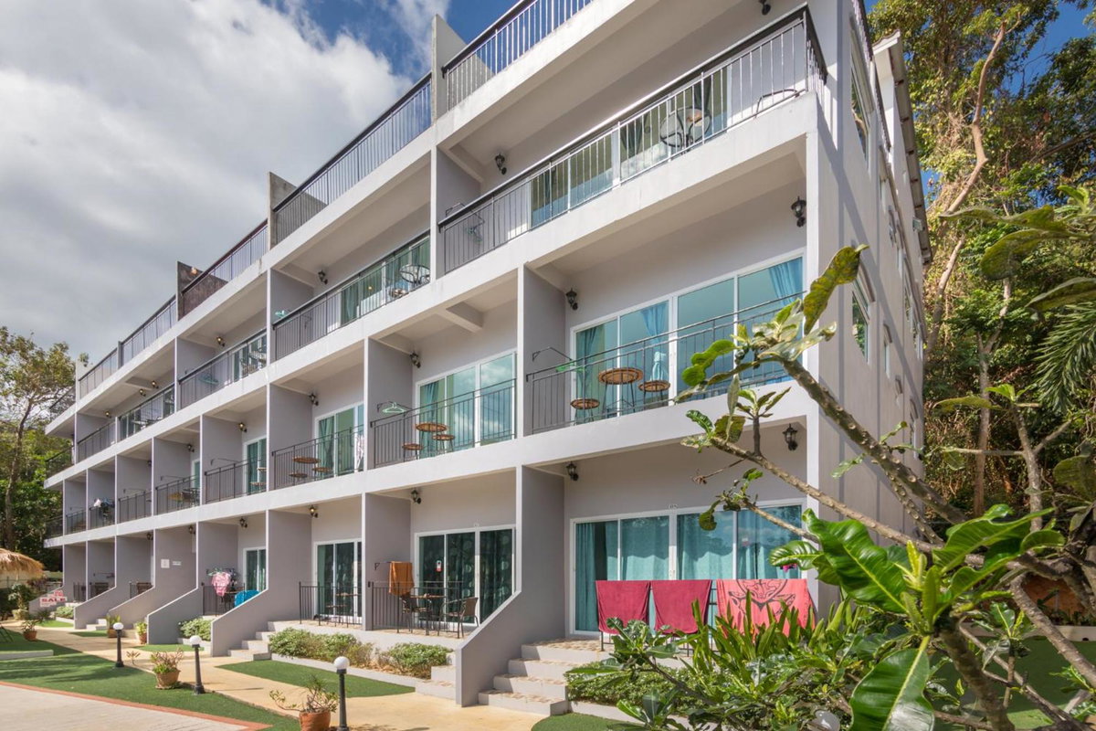 Hotel · Pandora, Ban Phe