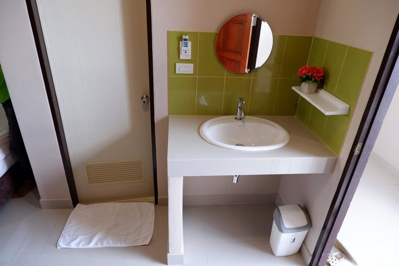 Kata Beachwalk Hotel and Bungalows, Ban Chalong, ประเทศไทย