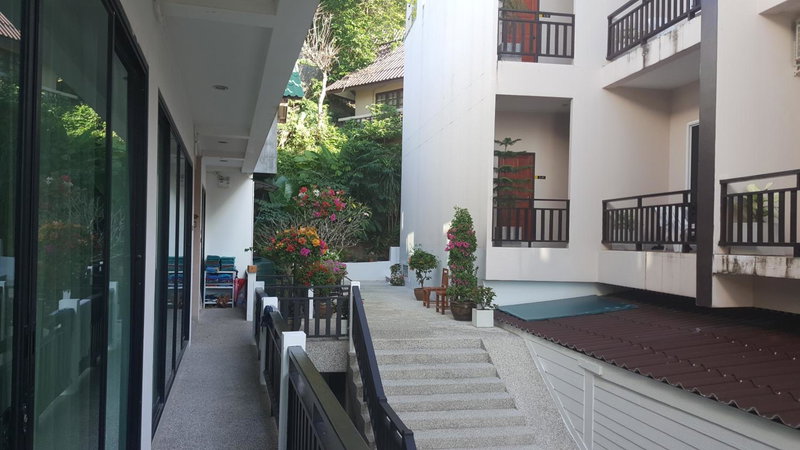 Kata Beachwalk Hotel and Bungalows, Ban Chalong, ประเทศไทย