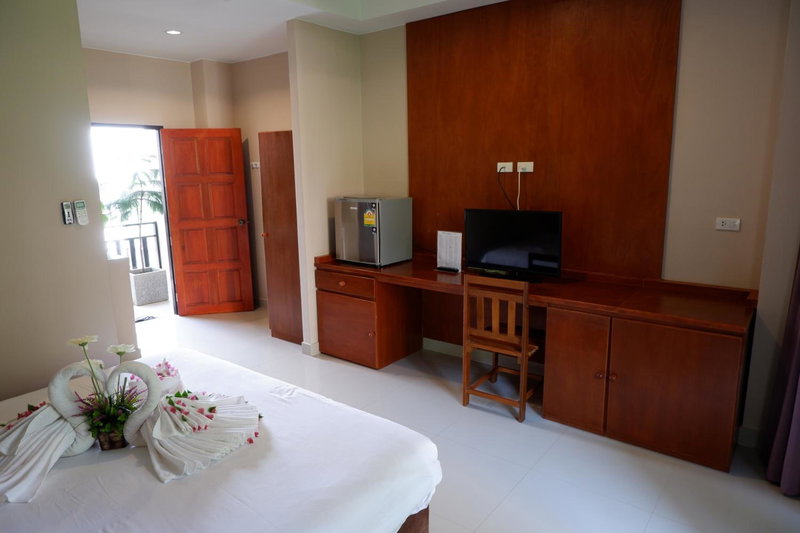 Kata Beachwalk Hotel and Bungalows, Ban Chalong, ประเทศไทย