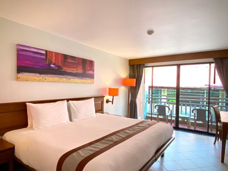 Sunset Beach Resort, คาทุ, ประเทศไทย