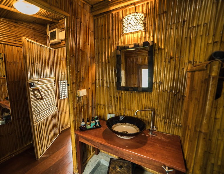 Lazy Days Bungalows, Ko Lanta, Thailand