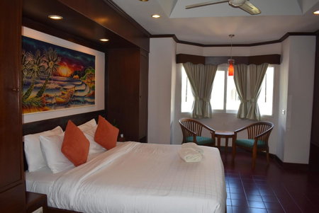 Karon Cafe Inn, Ban Chalong, Thailand