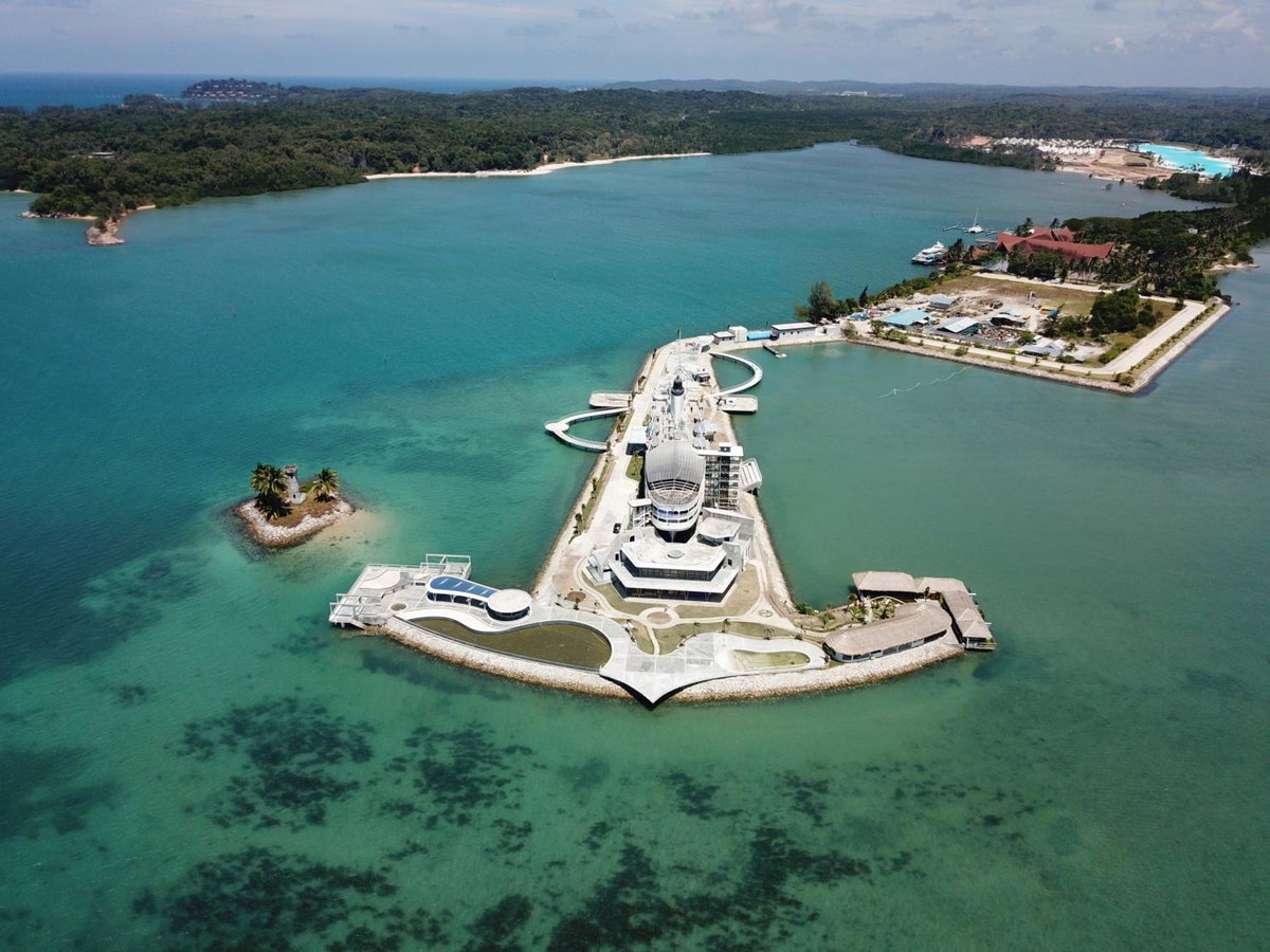 Doulos Phos The Ship Hotel, Indonesia