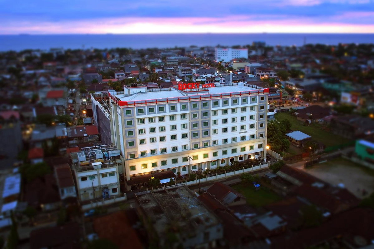 Rocky Plaza Hotel Padang, Индонезия
