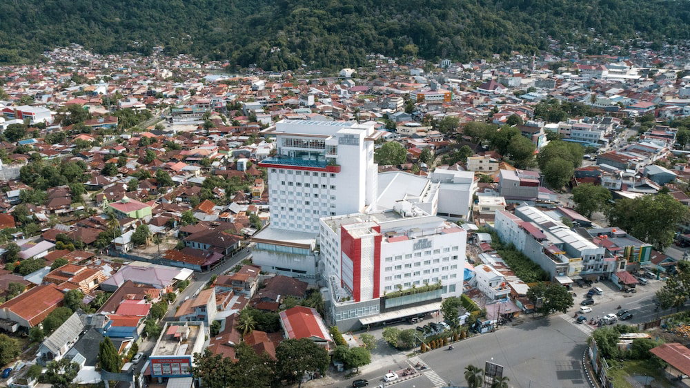 The ZHM Premiere Padang, Индонезия