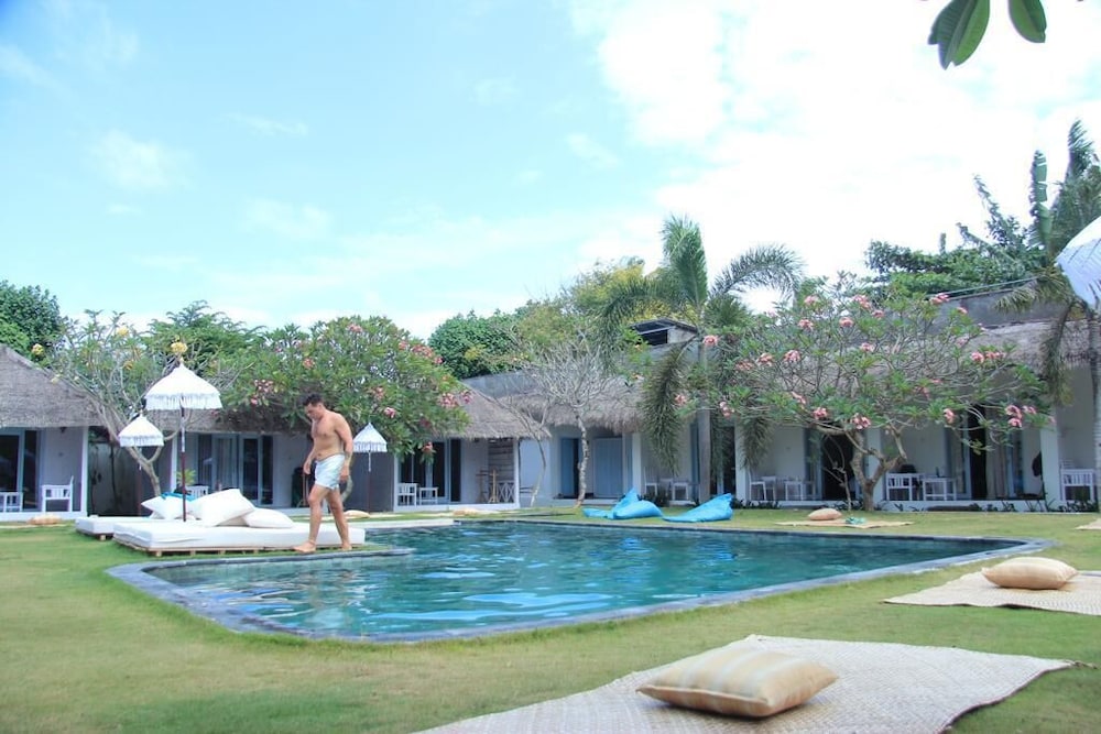 Dream Hotel, Indonesia