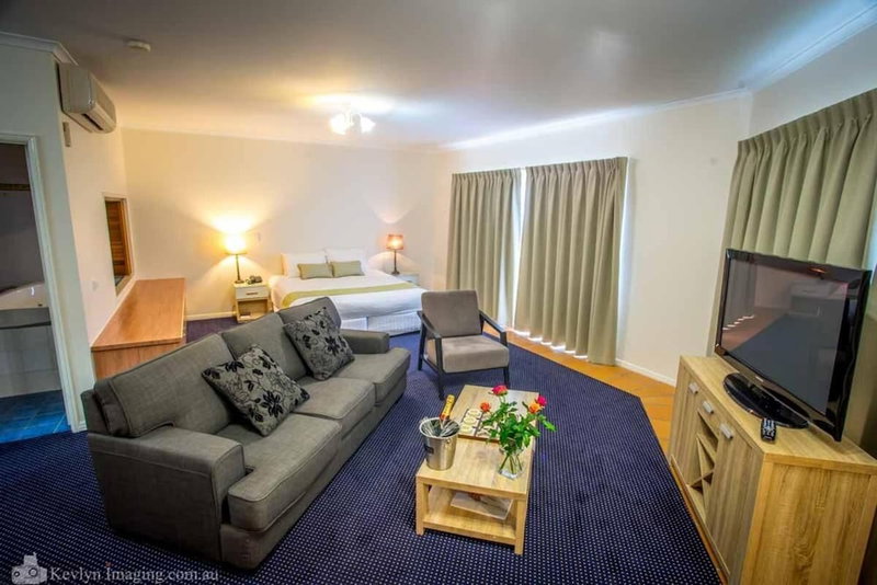 Eagle Heights Mountain Hotel, Upper Coomera, Australia