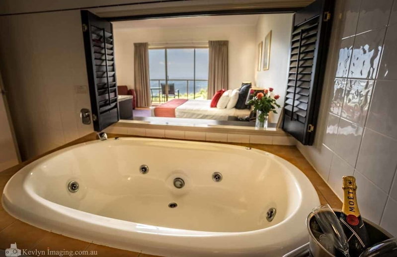 Eagle Heights Mountain Hotel, Upper Coomera, Australia