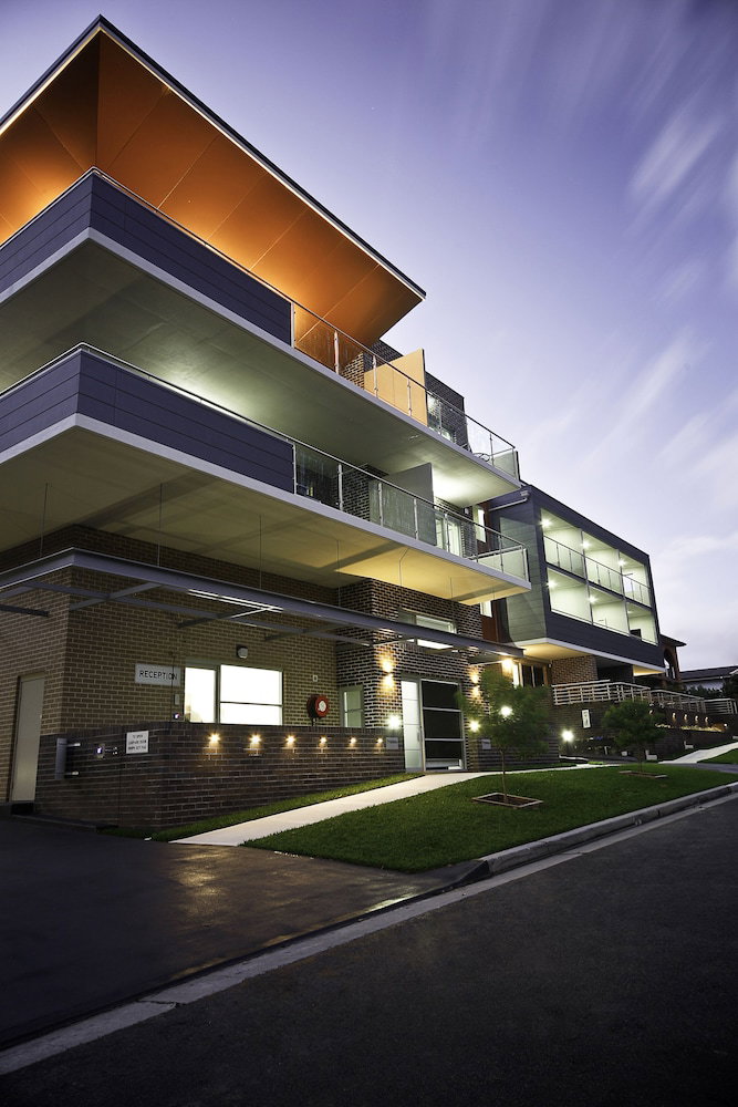 Hotel · Charlestown Executive Apartments, Newcastle