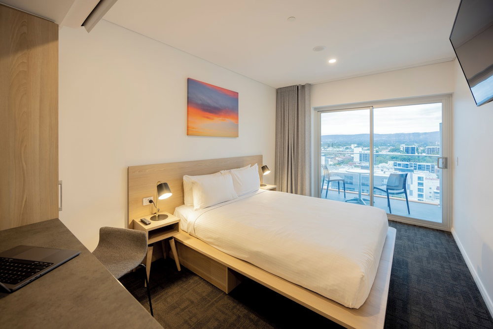 Tom's Court Hotel, Australia