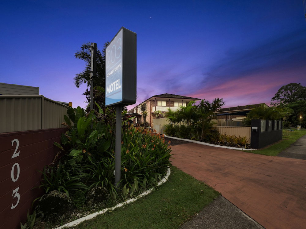 Отель · Kennedy Drive Boutique Motel - Close To City Centre & Airport, Banora Point