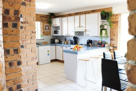 Kennedy Drive Boutique Motel - Close To City Centre & Airport, Banora Point, Австралия