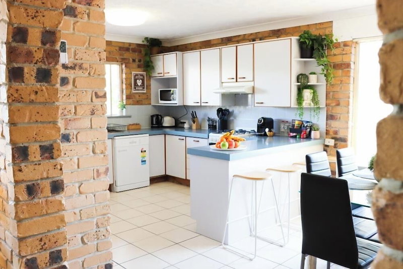 Kennedy Drive Boutique Motel - Close To City Centre & Airport, Banora Point, Австралия