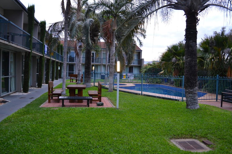 Motel 98, Rockhampton, Australia