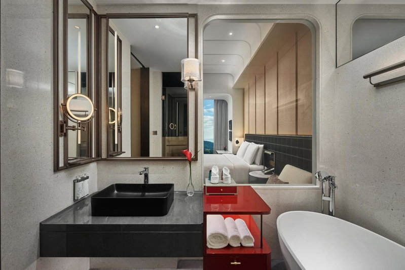 HUALUXE Shenzhen Bao'an by IHG, Shenzhen Bao'an Airport, Shenzhen, China