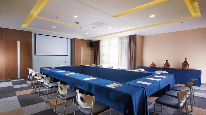Holiday Inn Express Baoji City Centre by IHG, Baoji, China
