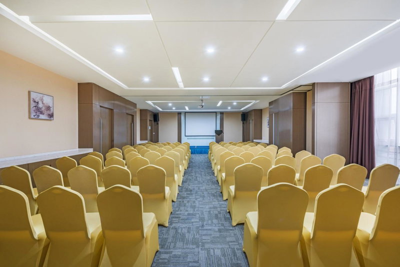 Holiday Inn Express Baoji City Centre by IHG, Baoji, China