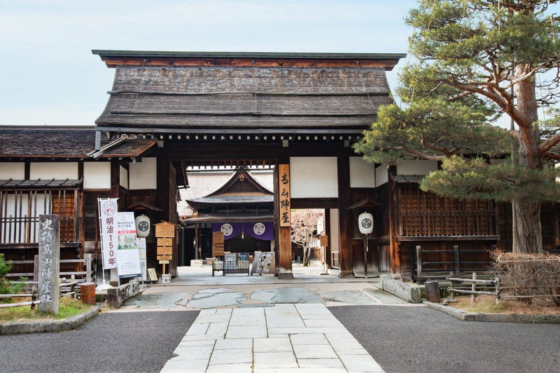 Hidatakayama Futarishizuka Hakuun, Takayama, Japan