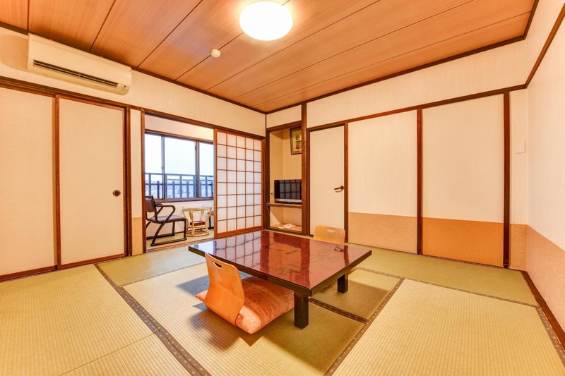 Hidatakayama Futarishizuka Hakuun, Takayama, Japan
