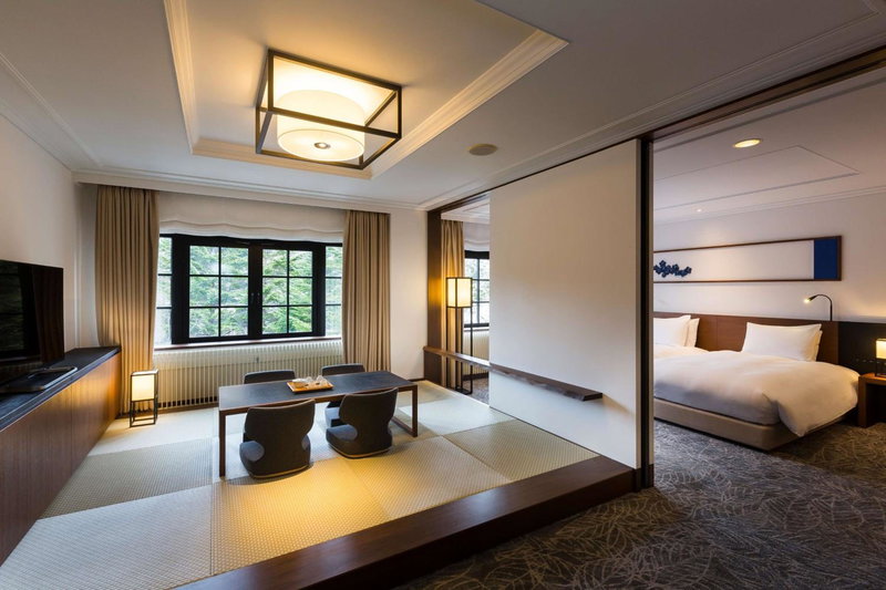 Kyukaruizawa Kikyo, Curio Collection by Hilton, Miyota, Japan