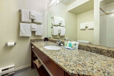 Quality Inn & Suites, West End, Canada