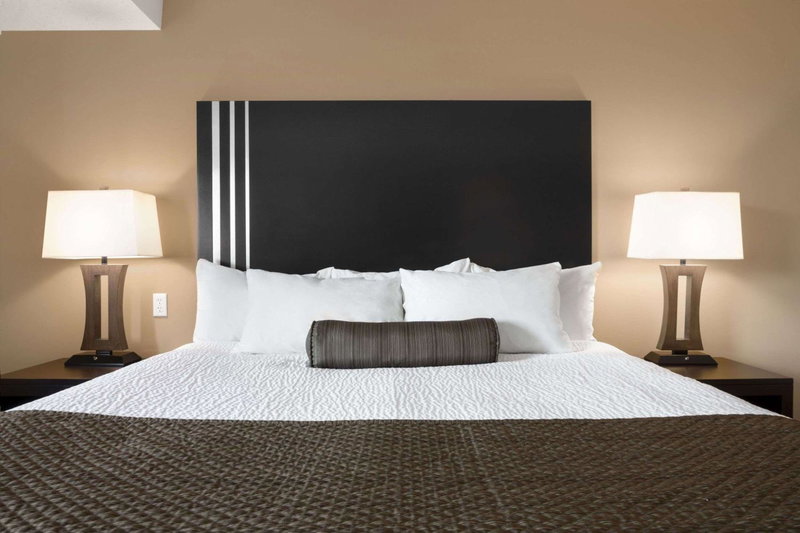 Days Inn by Wyndham Calgary Northwest, Calgary, Canada