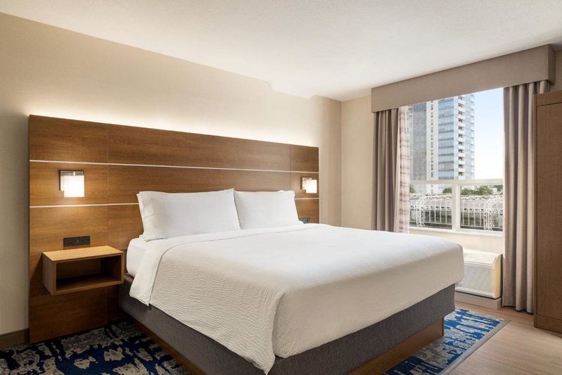 Holiday Inn Express Vancouver-Metrotown (Burnaby), Burnaby, Canada