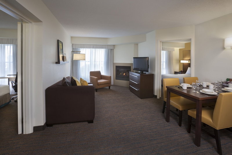 Cambridge Suites Mississauga, Mississauga, Canada