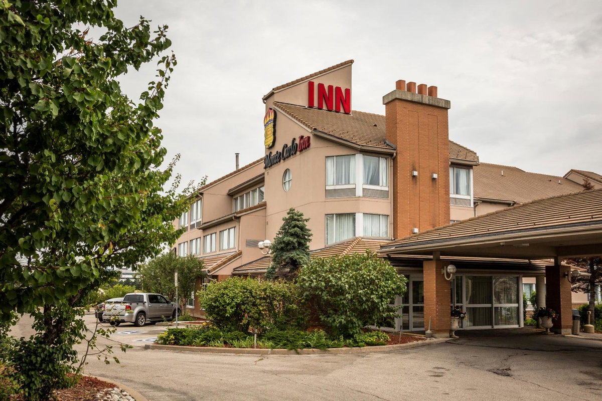 Monte Carlo Inn Oakville Suites, Канада