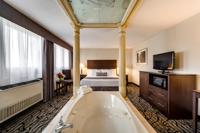 Monte Carlo Inn Oakville Suites, Oakville, Канада