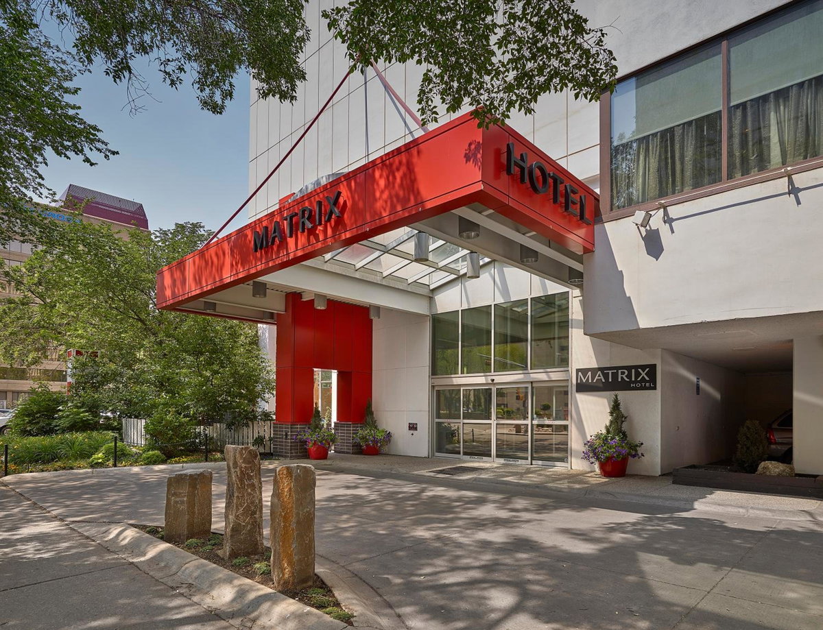 Matrix Hotel, Canadá